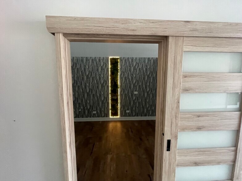 33 E Irving Park Rd, Roselle, IL à louer - Photo du bâtiment - Image 3 de 25