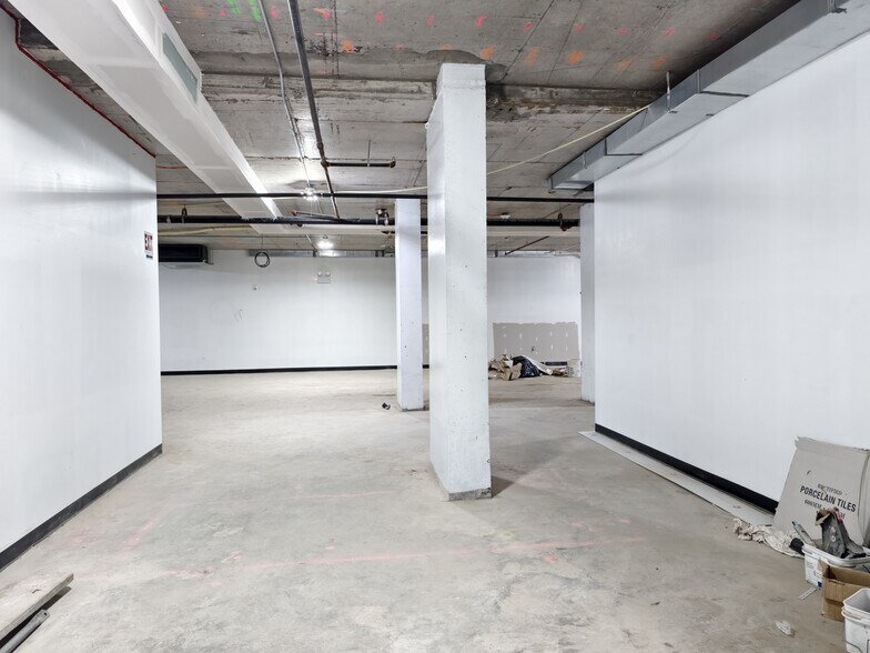 16307 72nd Ave, Flushing, NY à vendre - Photo du bâtiment - Image 2 de 18