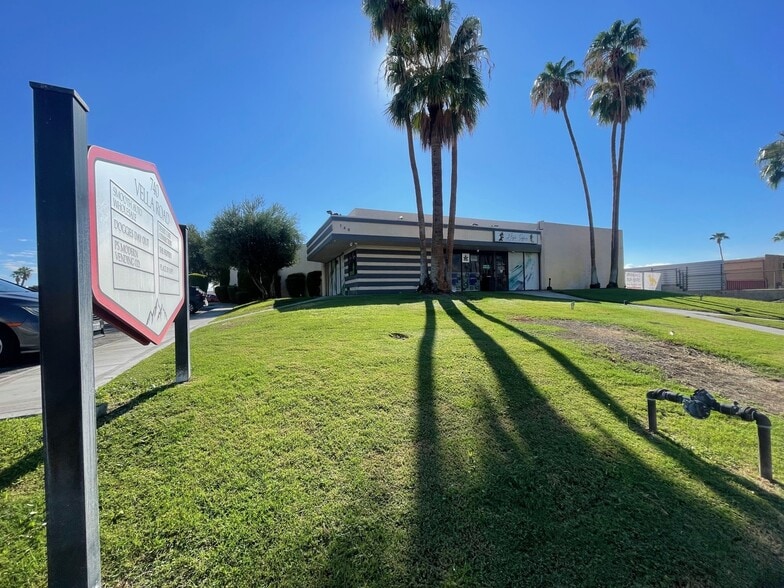 740 S Vella Rd, Palm Springs, CA for lease - Building Photo - Image 1 of 3