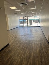 4001-4015 N Oakland Ave, Milwaukee, WI for lease Interior Photo- Image 2 of 7