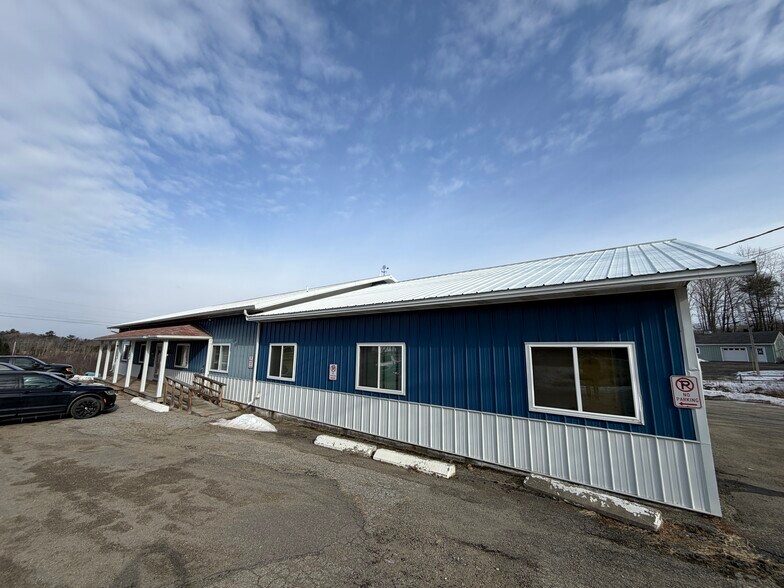 825 Atlantic Hwy, Warren, ME à vendre - Photo du bâtiment - Image 3 de 4