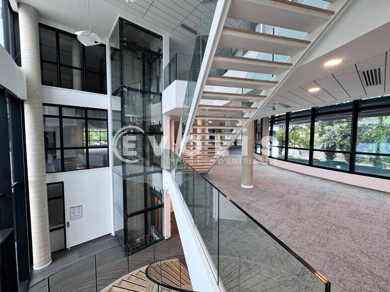Office in CHAMPAGNE-AU-MONT-D'OR for lease - Interior Photo - Image 3 of 10