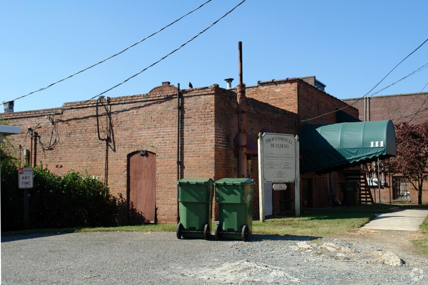 111 E Charlotte Ave, Mount Holly, NC à vendre - Photo du bâtiment - Image 3 de 6