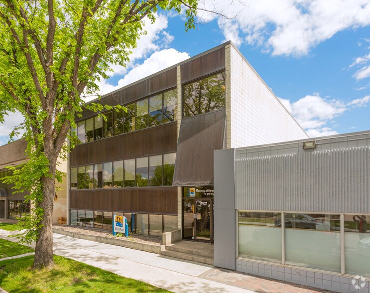 11821 123rd St NW, Edmonton, AB à vendre - Photo du bâtiment - Image 1 de 1