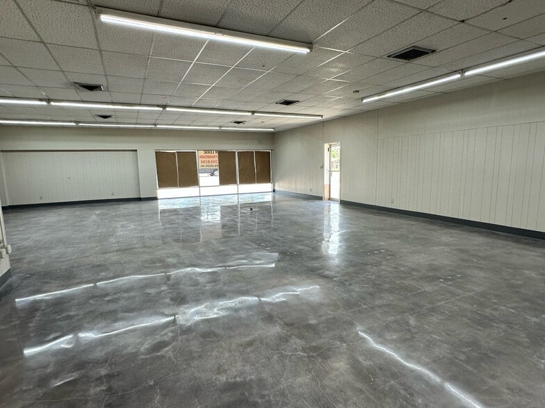 1000 Avenue F, Bay City, TX for lease - Interior Photo - Image 3 of 5