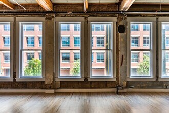 114 Main St, Houston, TX à louer Photo du bâtiment- Image 2 de 10