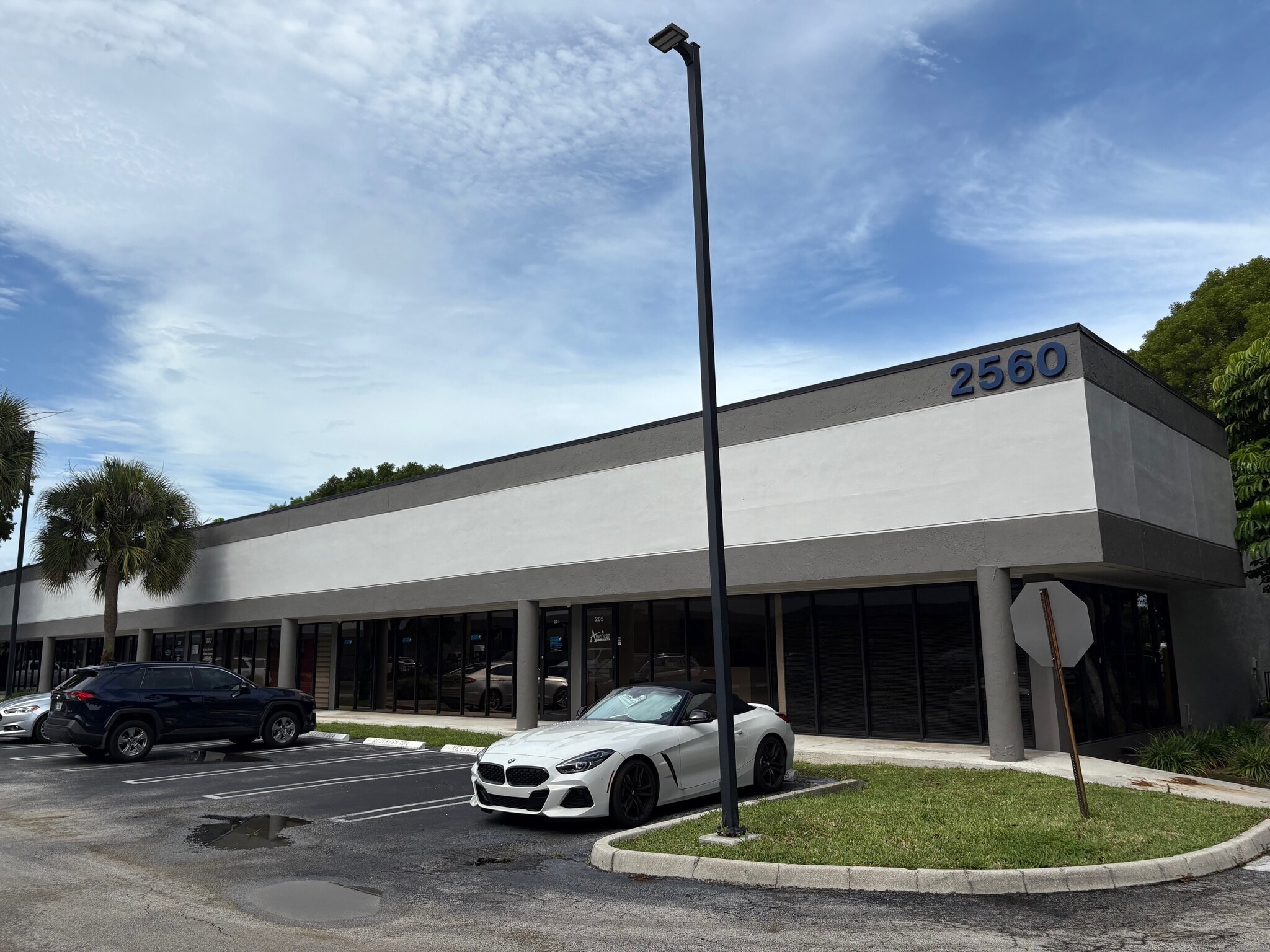 2570-2580 N Powerline Rd, Pompano Beach, FL for lease Building Photo- Image 1 of 12