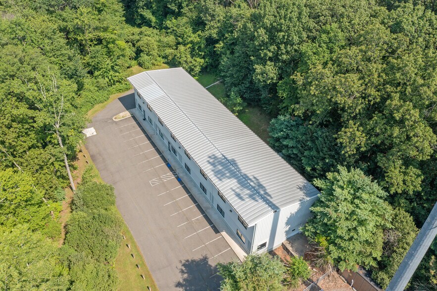9.8 Acre Industrial Park portfolio of 2 properties for sale on LoopNet.ca - Building Photo - Image 3 of 8