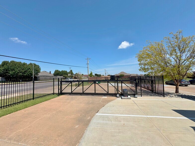 9600 S May Ave, Oklahoma City, OK à vendre - Photo du bâtiment - Image 2 de 12