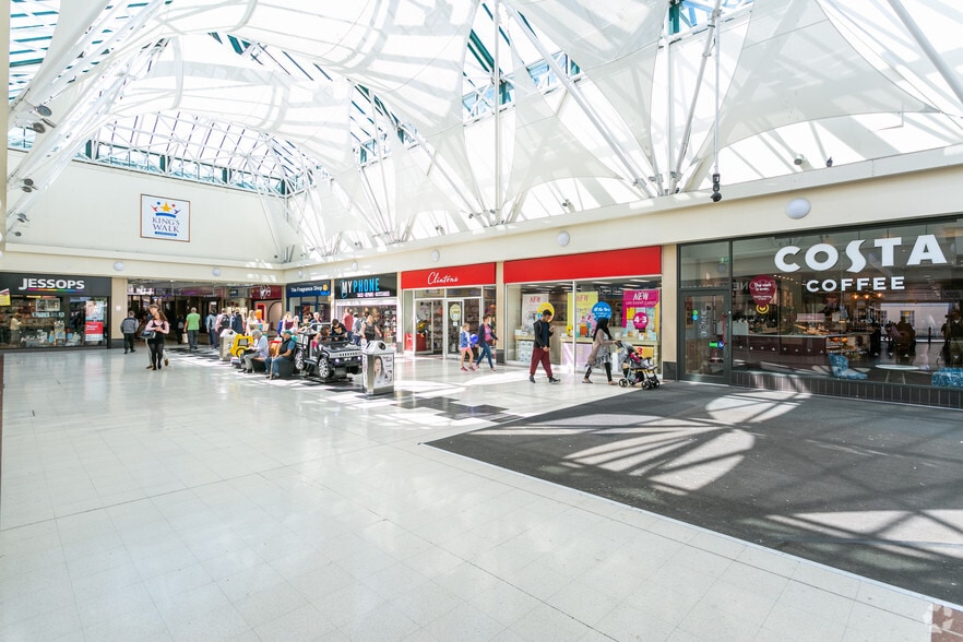 Kings Walk, Gloucester for lease - Interior Photo - Image 2 of 16