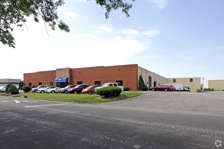 3555-3565 Scarlet Oak Blvd, Kirkwood, MO for sale - Building Photo - Image 3 of 8