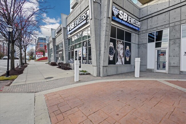 Plus de détails pour 256 Pharr Rd NE, Atlanta, GA - Commerce de détail à louer