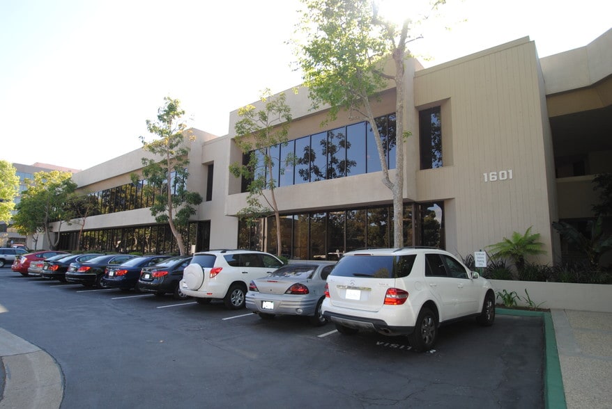 1601 Dove St, Newport Beach, CA for lease - Building Photo - Image 2 of 9