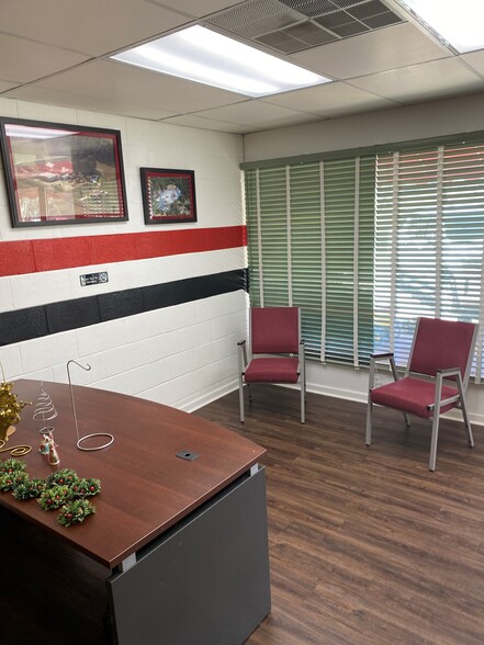 138 West Virginia Ave, Bessemer City, NC for lease - Interior Photo - Image 2 of 8