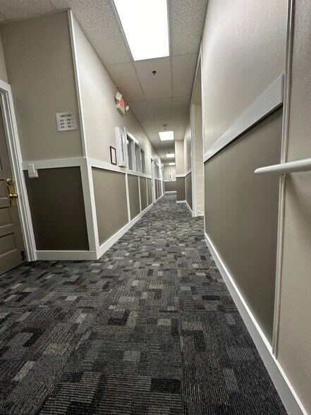 1020 Cedar Ave, St Charles, IL à louer - Photo intérieure - Image 3 de 11