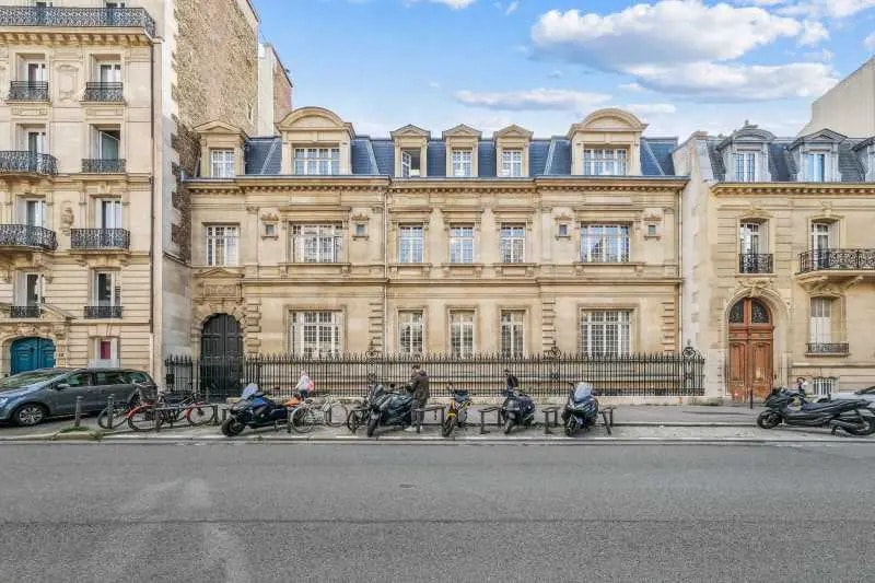 Bureau dans Paris à louer - Photo du bâtiment - Image 1 de 17