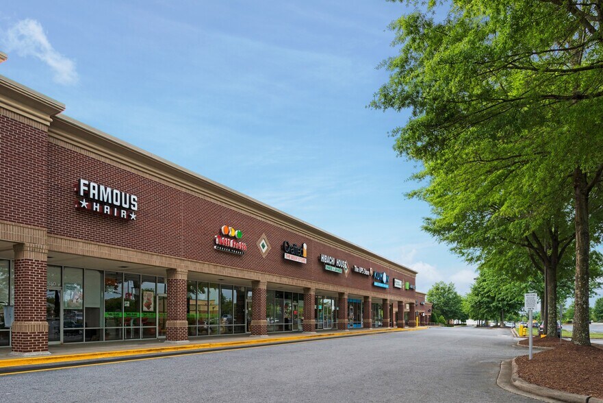 655 Fairview Rd, Simpsonville, SC à louer - Photo du bâtiment - Image 3 de 9