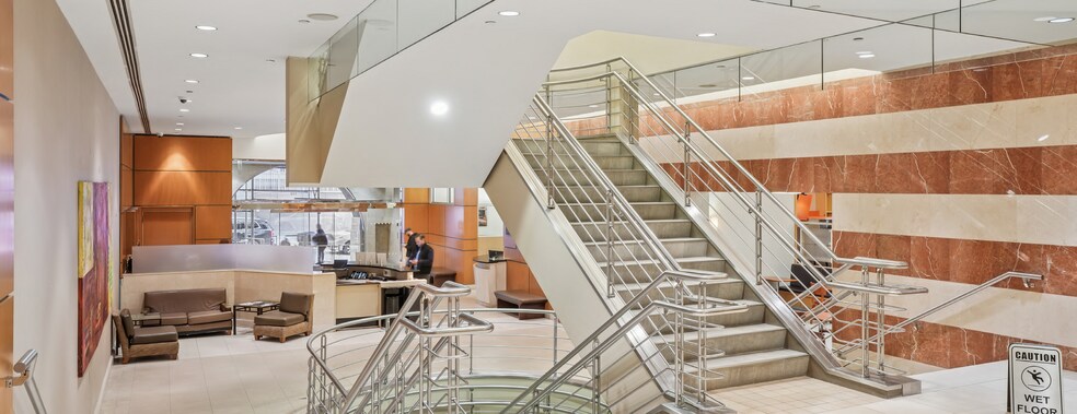 325 E 60th St, New York, NY à louer - Hall d’entrée - Image 3 de 13