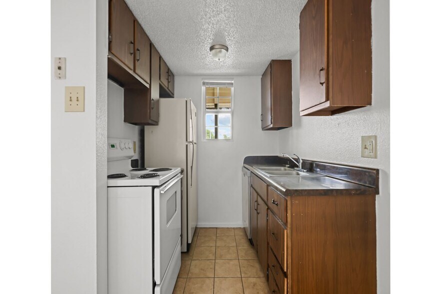 1449 John Ben Shepperd Pky, Odessa, TX à vendre - Photo du bâtiment - Image 3 de 38