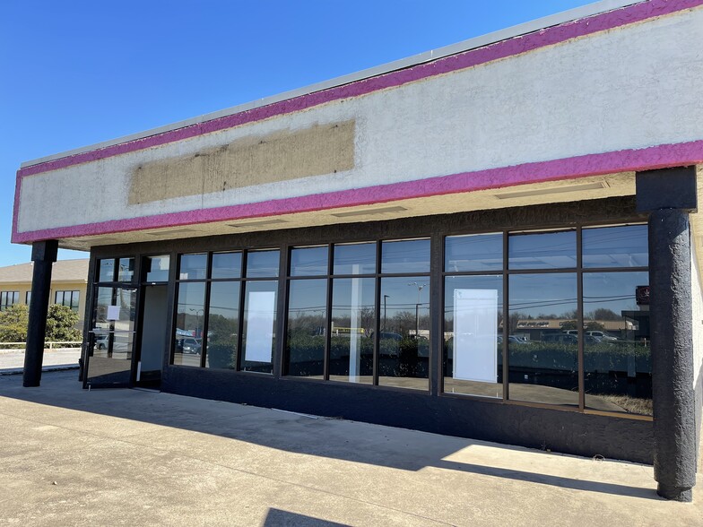 900 N Hampton Rd, DeSoto, TX for sale - Building Photo - Image 1 of 1