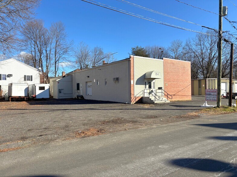 184 Berry St, Torrington, CT à vendre - Photo du bâtiment - Image 2 de 4
