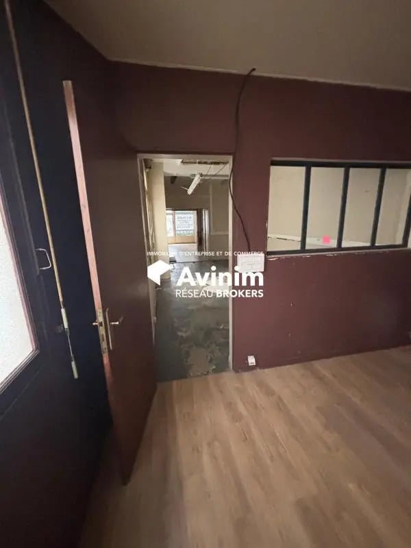 Retail in Paris for lease Building Photo- Image 1 of 6