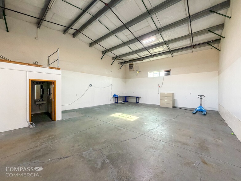 20720 High Desert Ln, Bend, OR for lease - Building Photo - Image 3 of 5