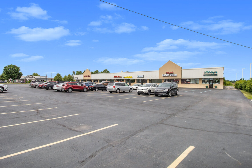 5671-5719 Bay Rd, Saginaw, MI for sale - Building Photo - Image 1 of 1