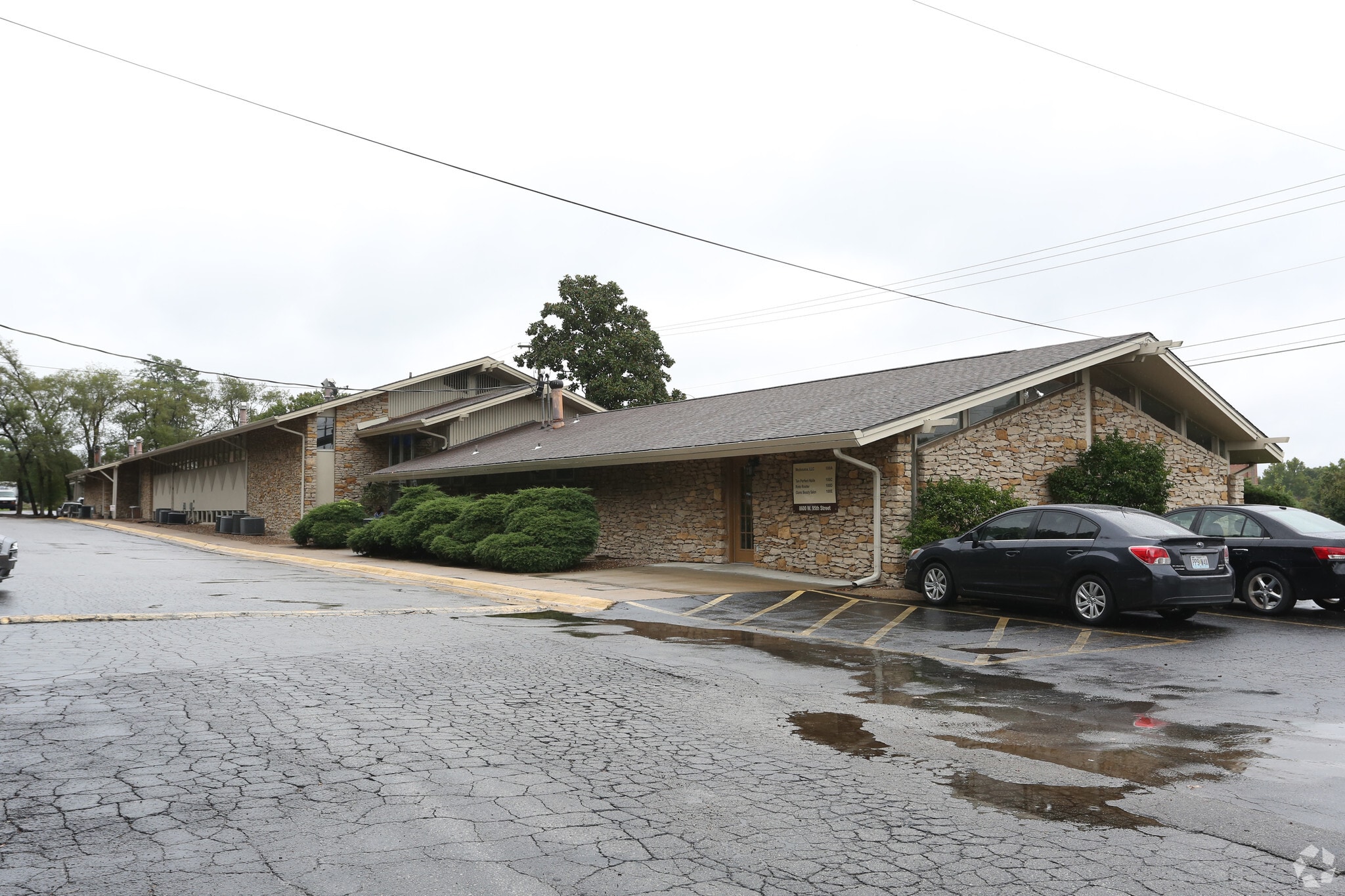 8600 W 95th St, Overland Park, KS for lease Primary Photo- Image 1 of 10