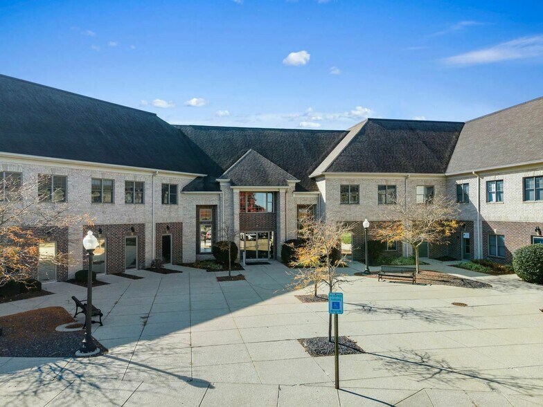 10412 Allisonville Rd, Fishers, IN à louer - Photo du bâtiment - Image 3 de 22