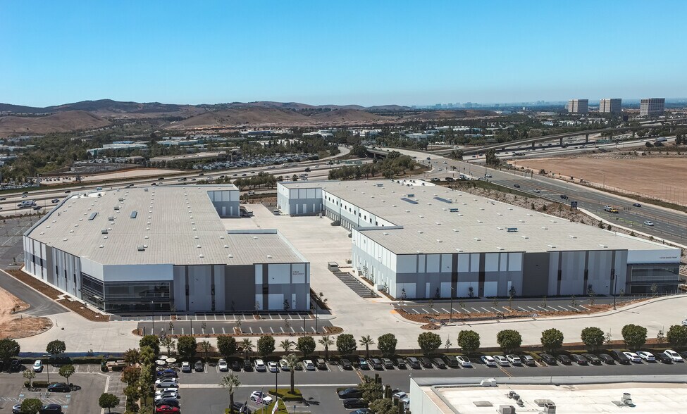 15700 Bake Pky, Irvine, CA à vendre - Photo du bâtiment - Image 2 de 6