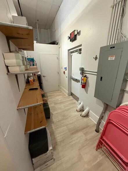 310 Town Center Ave, Suwanee, GA à louer - Photo du bâtiment - Image 3 de 15