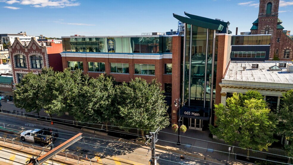 665 Main St, Buffalo, NY à louer - Photo du bâtiment - Image 1 de 46