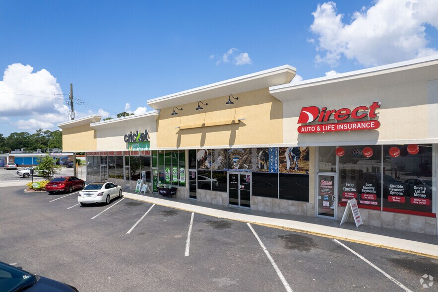 5839-5909 University Blvd W, Jacksonville, FL à louer - Photo du bâtiment - Image 3 de 8