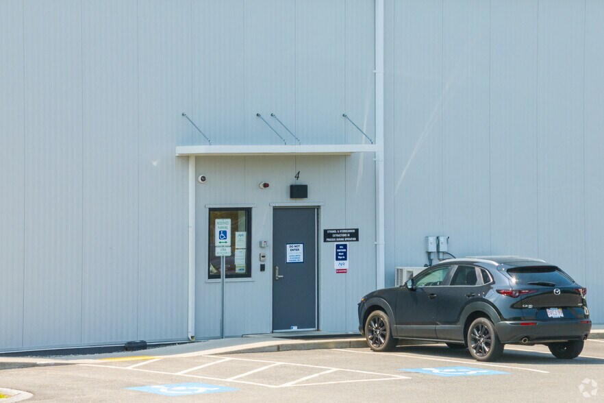 5-7 Industrial Rd, Milford, MA à louer - Photo du bâtiment - Image 2 de 5