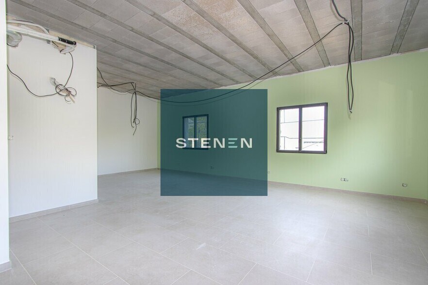 Office in Rousset for lease - Interior Photo - Image 3 of 7
