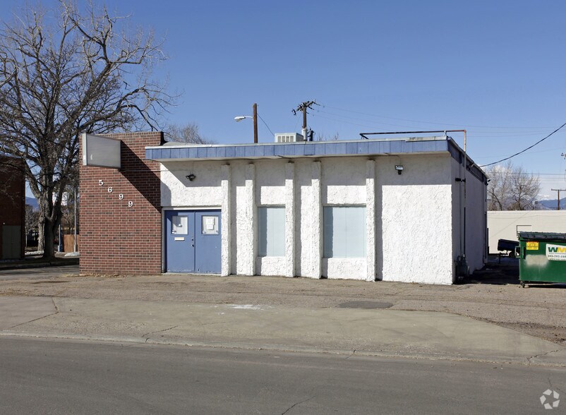 5699 S Greenwood Cir, Littleton, CO à vendre - Photo du bâtiment - Image 2 de 2