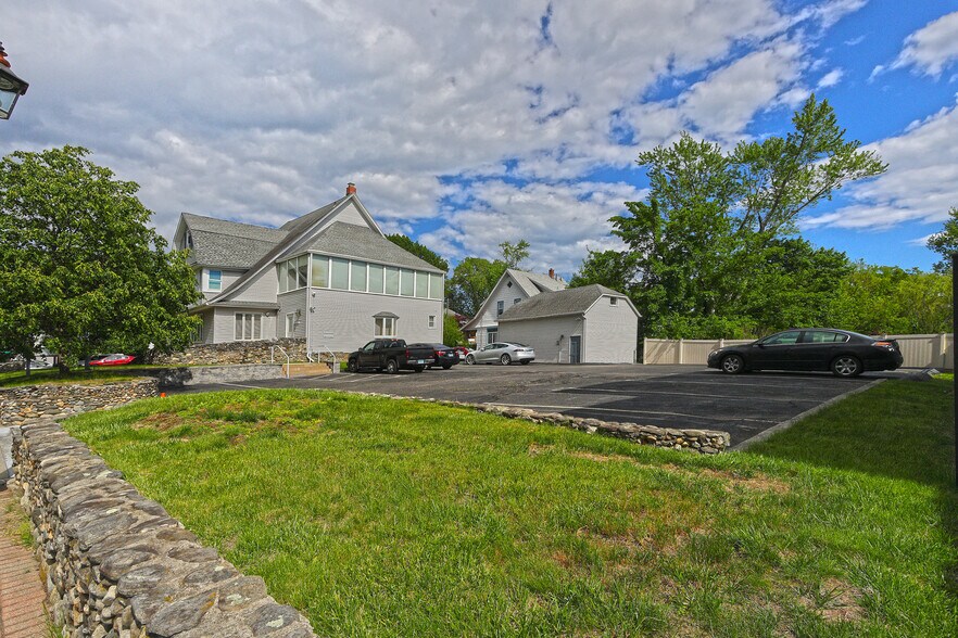 71 Bridgeport Ave, Milford, CT à vendre - Photo du bâtiment - Image 3 de 5