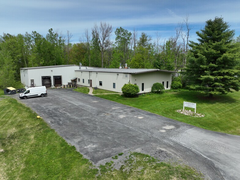 132 Clear Rd, Oriskany, NY à louer - Photo du bâtiment - Image 1 de 3