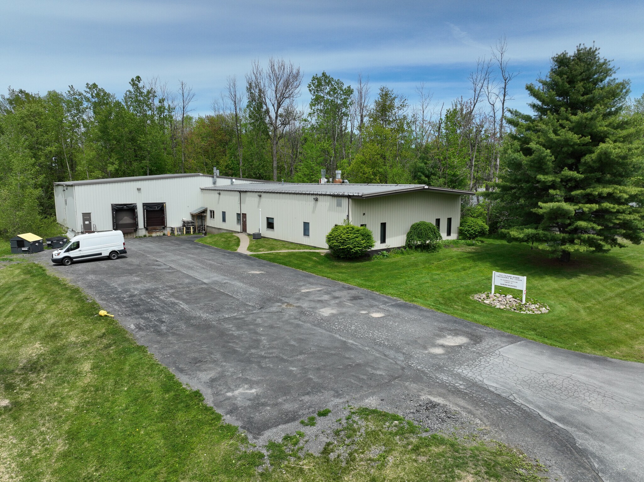 132 Clear Rd, Oriskany, NY à louer Photo du bâtiment- Image 1 de 4
