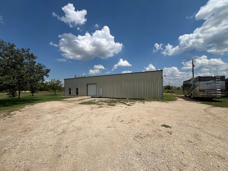 2331 Bolton Rd, Marion, TX à louer - Photo du bâtiment - Image 3 de 11