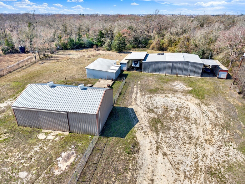 6235 Fourwinds Dr, Bryan, TX à vendre - Photo du bâtiment - Image 3 de 15