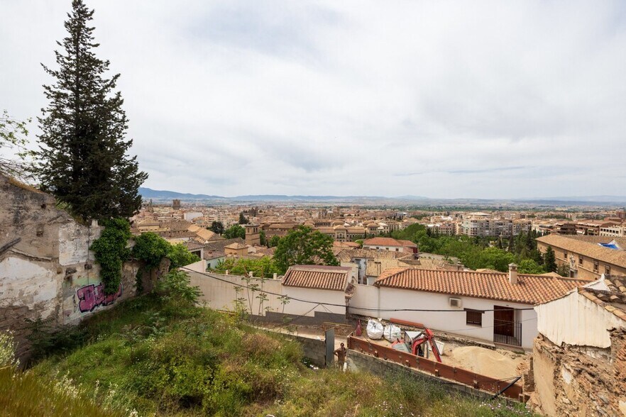 Terrain dans Granada, Granada à vendre - Photo du bâtiment - Image 3 de 36