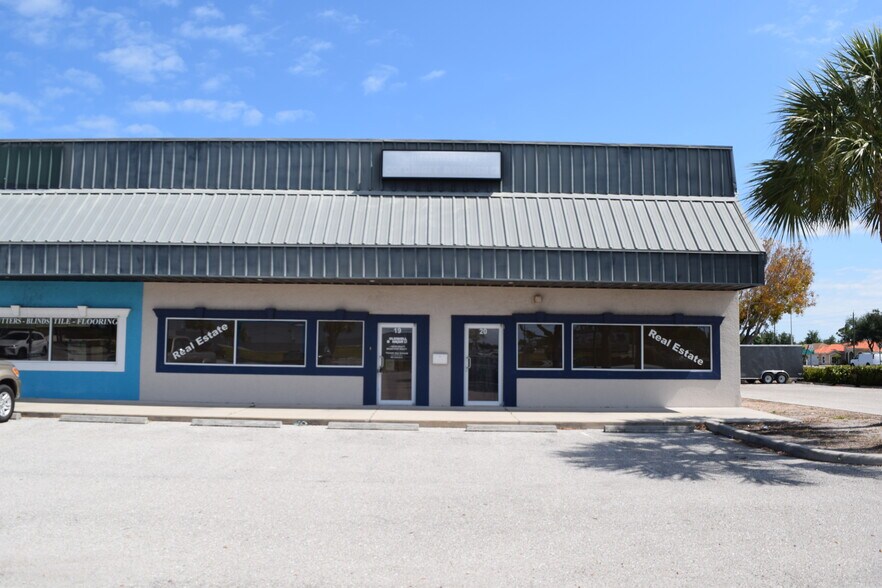 31 Chailett Rd, Rotonda West, FL à louer - Photo du bâtiment - Image 2 de 7
