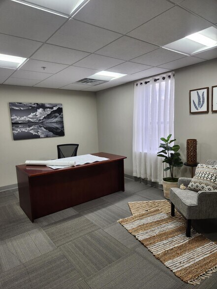 402 E 13th St, Jasper, IN à louer - Photo intérieure - Image 2 de 4