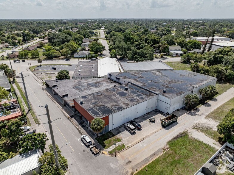 2546 Thompson St, Fort Myers, FL à vendre - Photo du bâtiment - Image 2 de 2