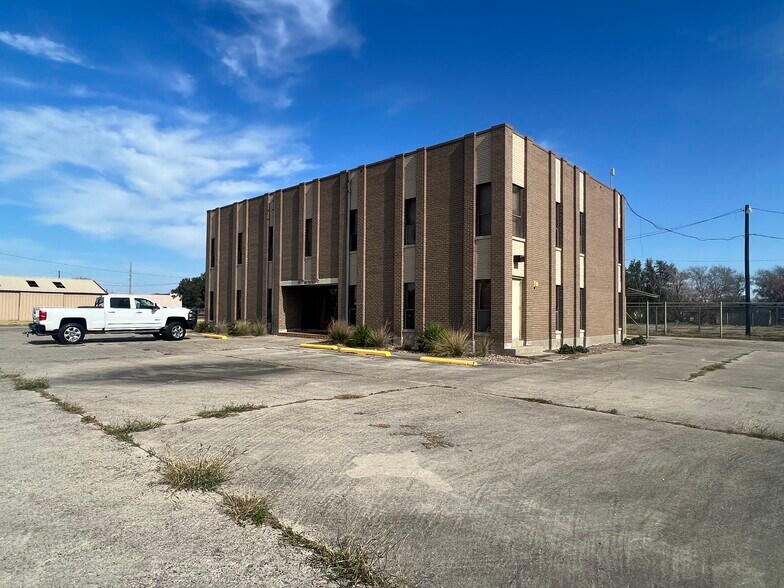 917 U.S. 77, Sinton, TX à vendre - Photo du bâtiment - Image 2 de 20
