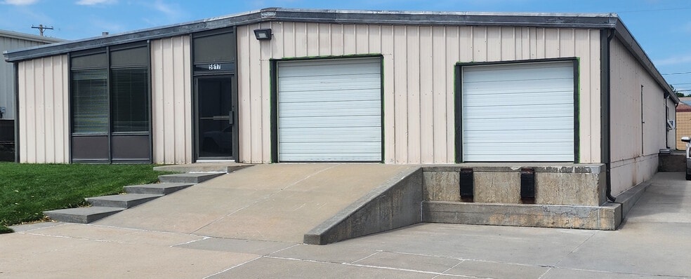 5617 S 49th St, Lincoln, NE for lease - Building Photo - Image 3 of 11