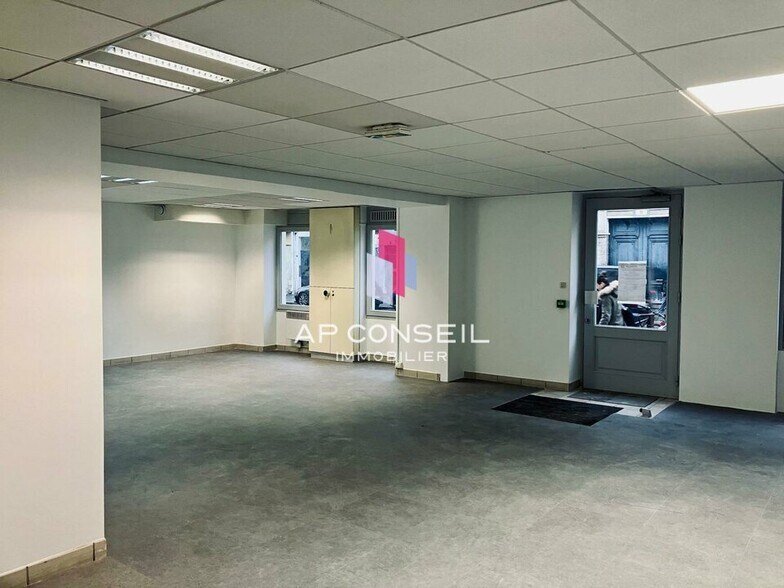 Office in Versailles for lease - Interior Photo - Image 2 of 4