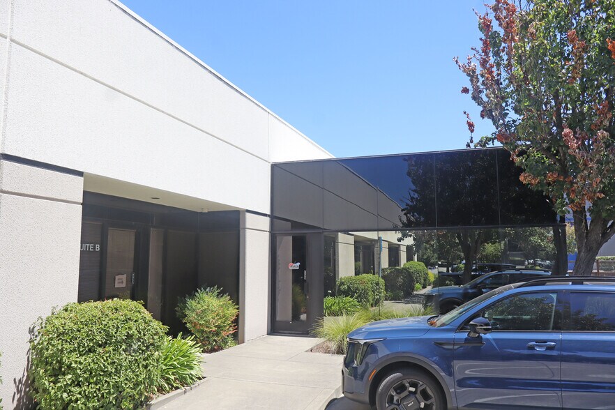 5610 Skylane Blvd, Santa Rosa, CA à louer - Photo du bâtiment - Image 3 de 4